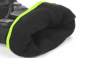 EMMO integrates protective padding around the knuckles and fingers, helping shield your hands when navigating active streets or uneven paths.