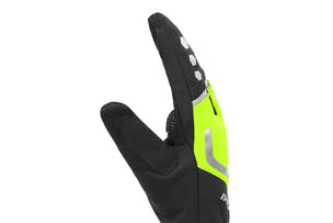 EMMO’s zipper-and-strap system creates a fast, secure entry, maintaining a tailored fit that stays reliable throughout your entire ride.