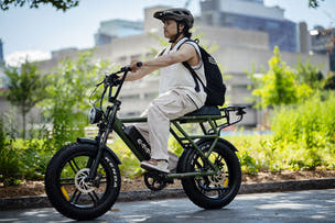 Paralo Pro Ebike 750W super-torque motor provides quicker acceleration and confident hill-climbing performance.