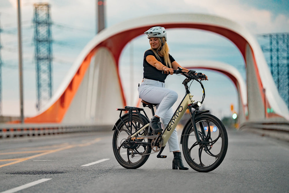 VMO is a step-thru frame and ultra-low seat height, make it easy to accommodate riders of all sizes.  
