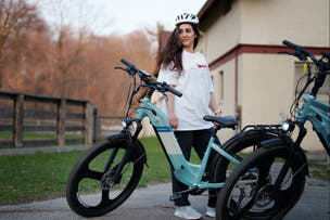 EMMO Pulse Pro 34mm upgraded front suspension delivers better control and stability on uneven roads.