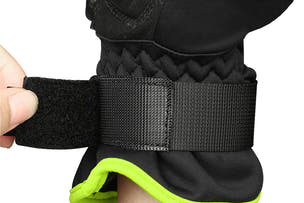 EMMO blends durability with adaptable comfort, making these gloves a dependable all-season choice for commuting, weekend trips, and outdoor exploration.