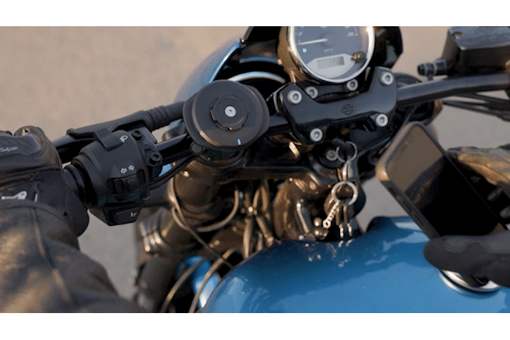 Quad Lock® Universal Phone Adaptor + Motorcycle Handlebar Mount Combo